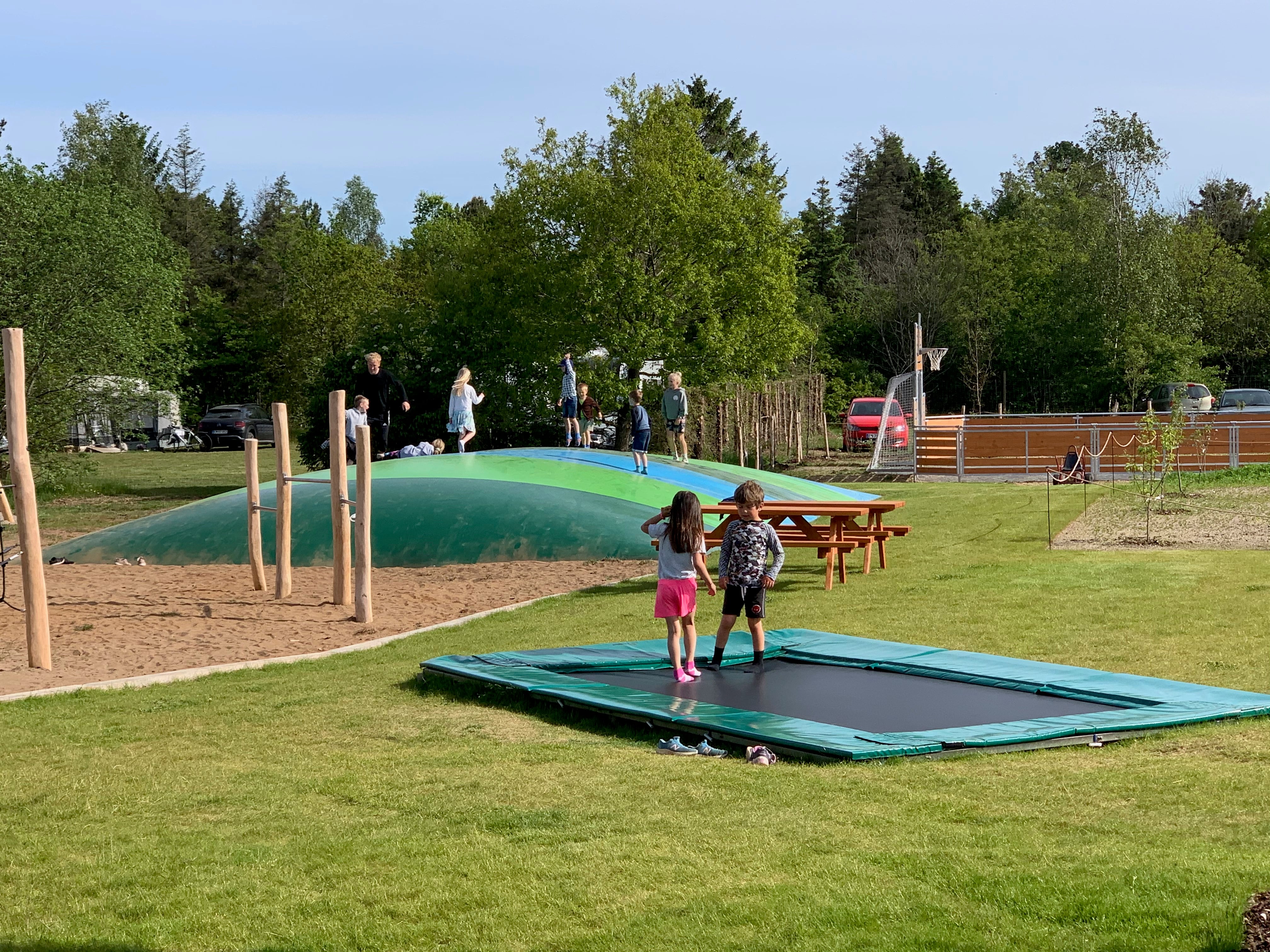 Børnevenlig familie campingplads legeplads